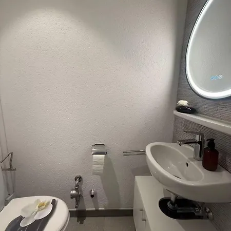 Salute 212, Renovated, Sauna, Jacuzzi, Ps5, Free Parking Apartamento *