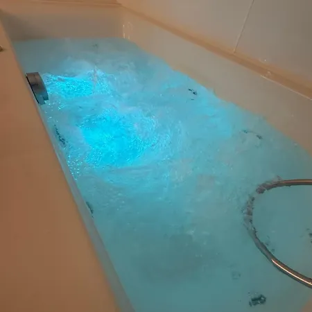 Salute 212, Renovated, Sauna, Jacuzzi, Ps5, Free Parking *